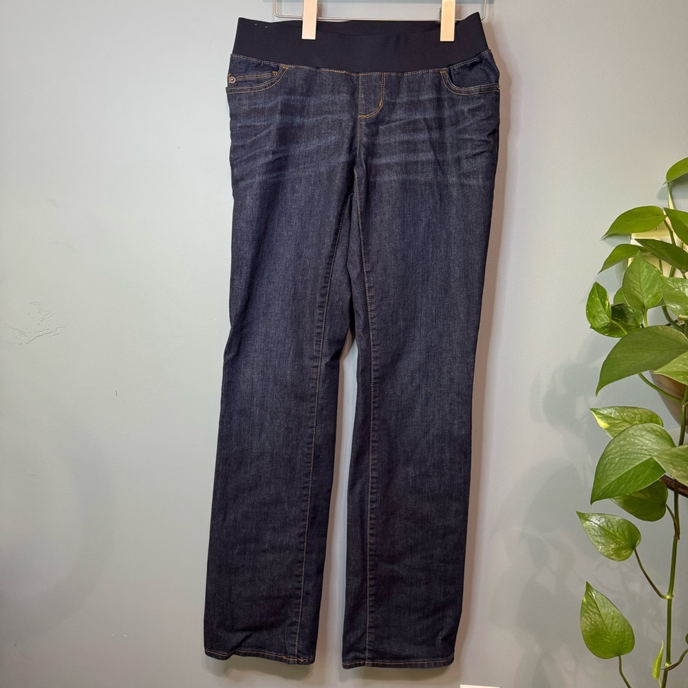 Liz Lange Maternity Low Rise Stretch Straight Leg Jeans. EUC. Size 2